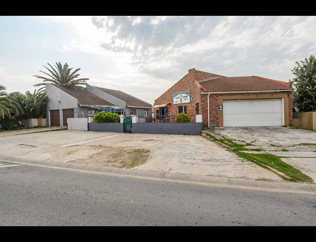 380M² BUSINESS FOR SALE IN BLUEWATER BAY